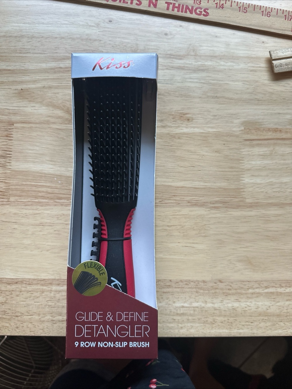Kiss Black and Red Glide & Define Detangler Brush